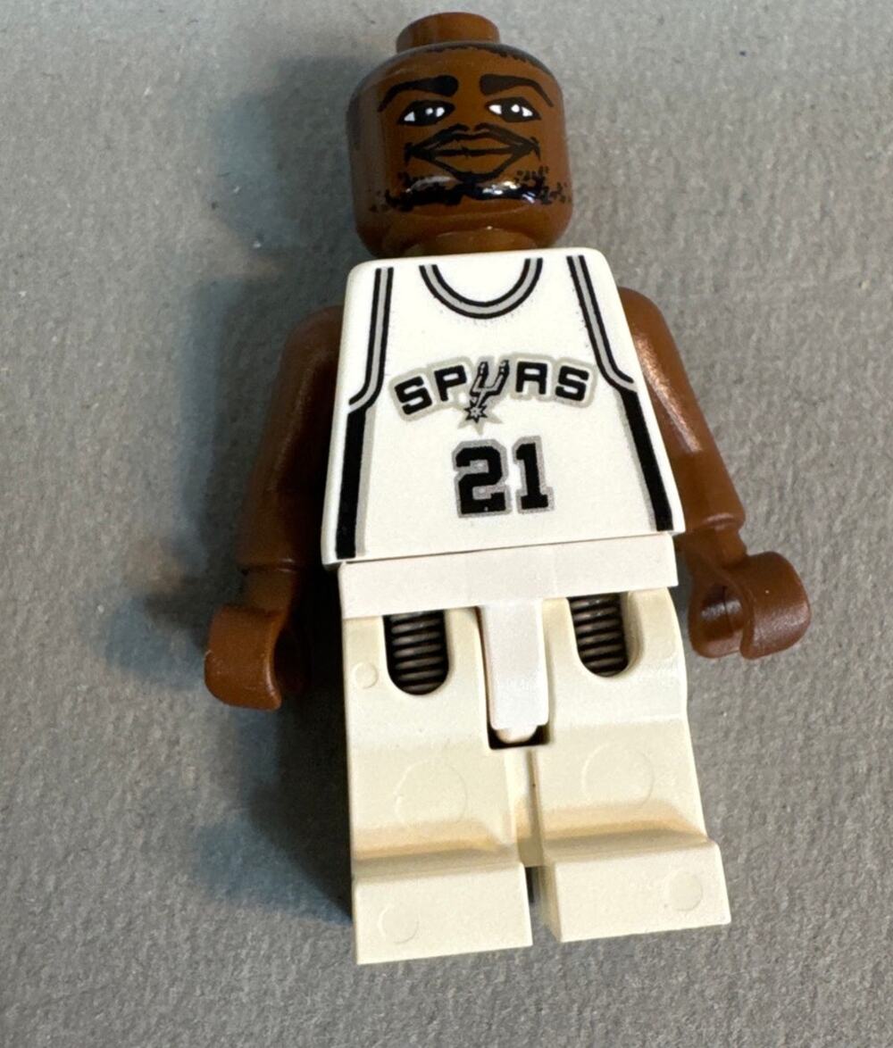 Lego NBA San Antonio Spurs Tim Duncan 21 minifig 2002 authentic